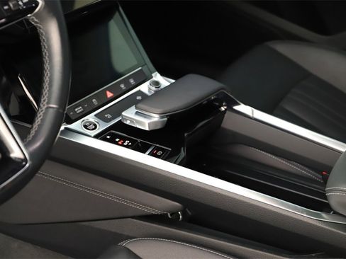 Certified 2022 Audi e-tron Premium image 17