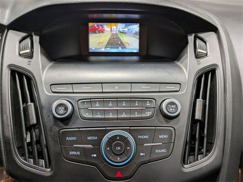 Used 2018 Ford Focus SE w/ SE Winter Package image 19