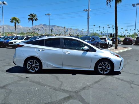 Used 2019 Toyota Prius XLE w/ Carpet Mat Package FWD image 9