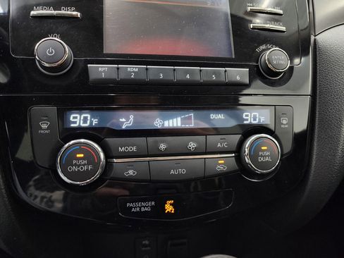 Used 2016 Nissan Rogue SV image 42