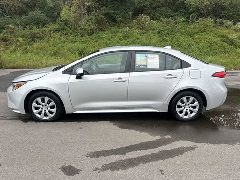 Used 2022 Toyota Corolla LE image 6