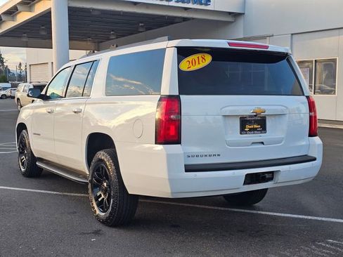 Used 2018 Chevrolet Suburban LT image 3
