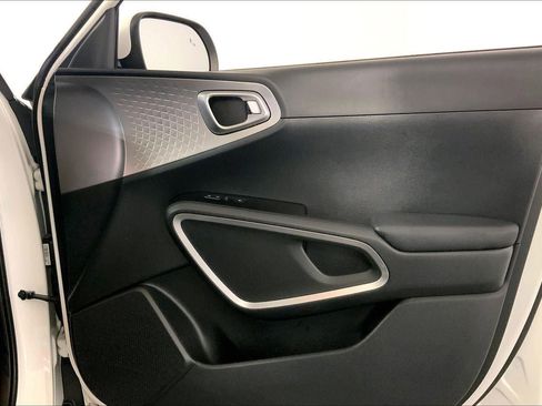 Used 2025 Kia Soul LX image 25