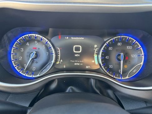 Used 2024 Chrysler Pacifica Touring-L image 15