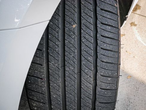 Used 2024 Genesis G80 image 12