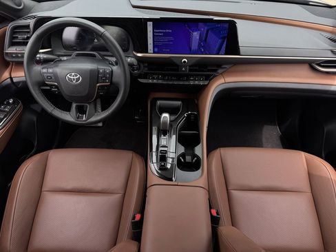 Used 2025 Toyota Crown Signia w/ Advanced Technology Package image 12