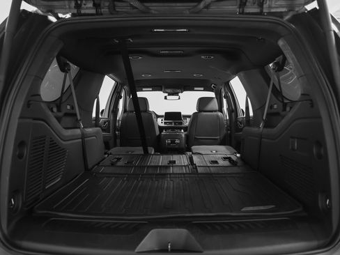 Used 2023 GMC Yukon XL SLT image 34