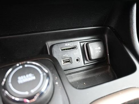 Used 2016 Jeep Cherokee Latitude w/ Safety/Convenience Group AWD/4WD image 24