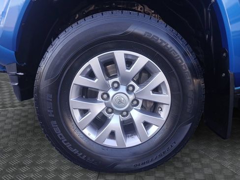 Used 2018 Toyota Tacoma SR5 RWD image 23