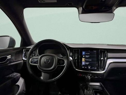 Used 2020 Volvo V60 T5 Momentum FWD image 14