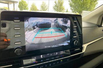 Used 2023 Toyota Sienna XLE FWD image 11