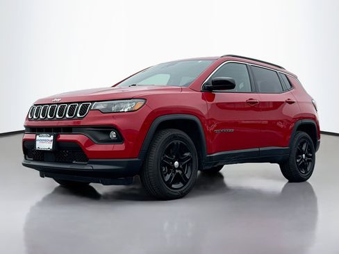 Used 2024 Jeep Compass Latitude image 12