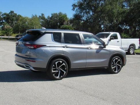 Used 2024 Mitsubishi Outlander SE image 4
