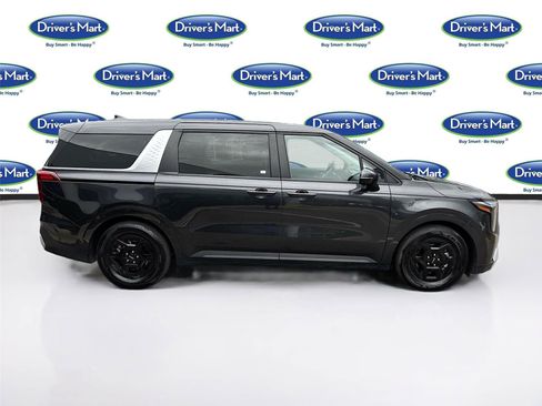Used 2025 Kia Carnival FWD image 8