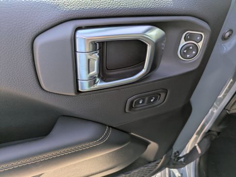 New 2026 Jeep Gladiator Sport AWD/4WD image 6
