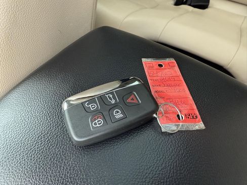 Used 2019 Jaguar F-PACE Premium image 43