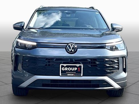 New 2026 Volkswagen Tiguan SE FWD image 3