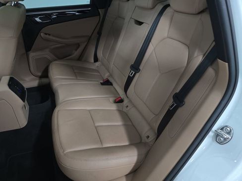 Certified 2019 Porsche Macan AWD/4WD image 27