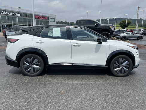 Used 2023 Nissan Ariya AWD/4WD image 2