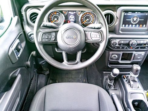 Used 2022 Jeep Gladiator Sport AWD/4WD image 23