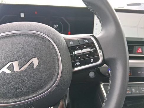 Used 2025 Kia Carnival SX FWD image 20