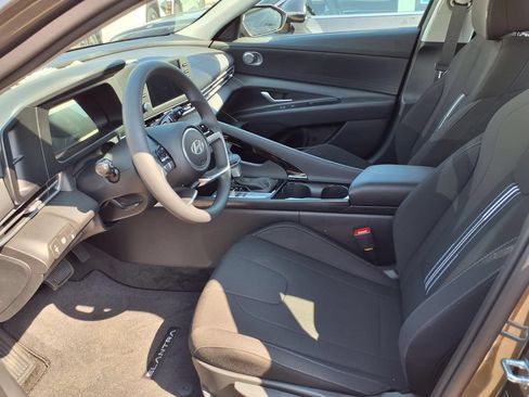 New 2026 Hyundai Elantra Hybrid FWD image 9