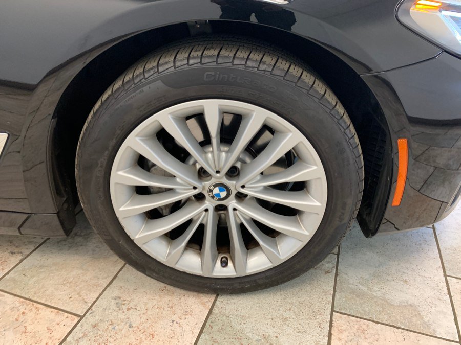 Used 2023 BMW 530i w/ Premium Package RWD image 9