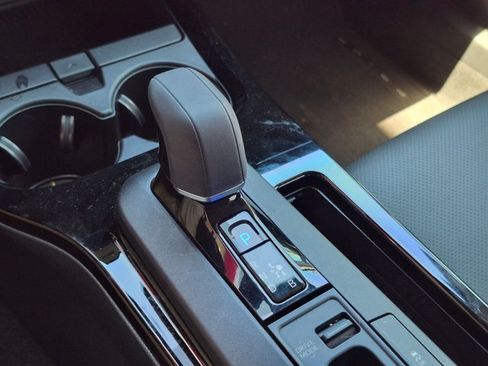 Used 2025 Toyota Prius XLE FWD image 12