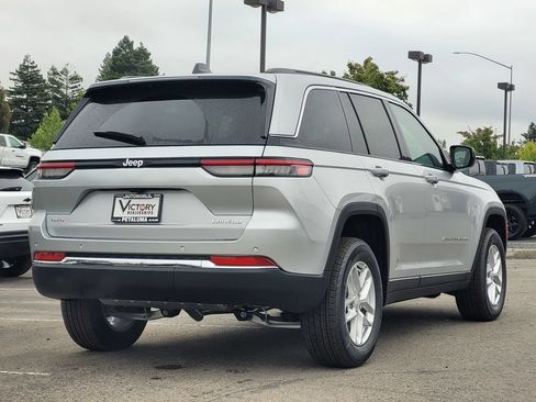 New 2026 Jeep Grand Cherokee Laredo X AWD/4WD image 3