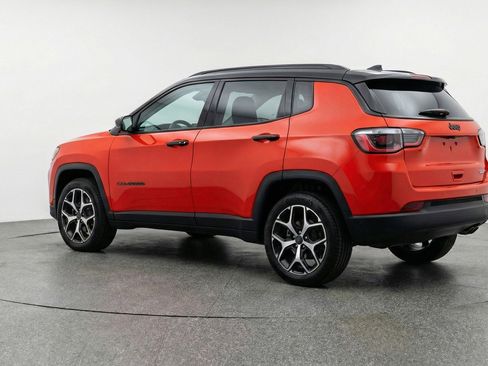Used 2025 Jeep Compass Limited AWD/4WD image 6