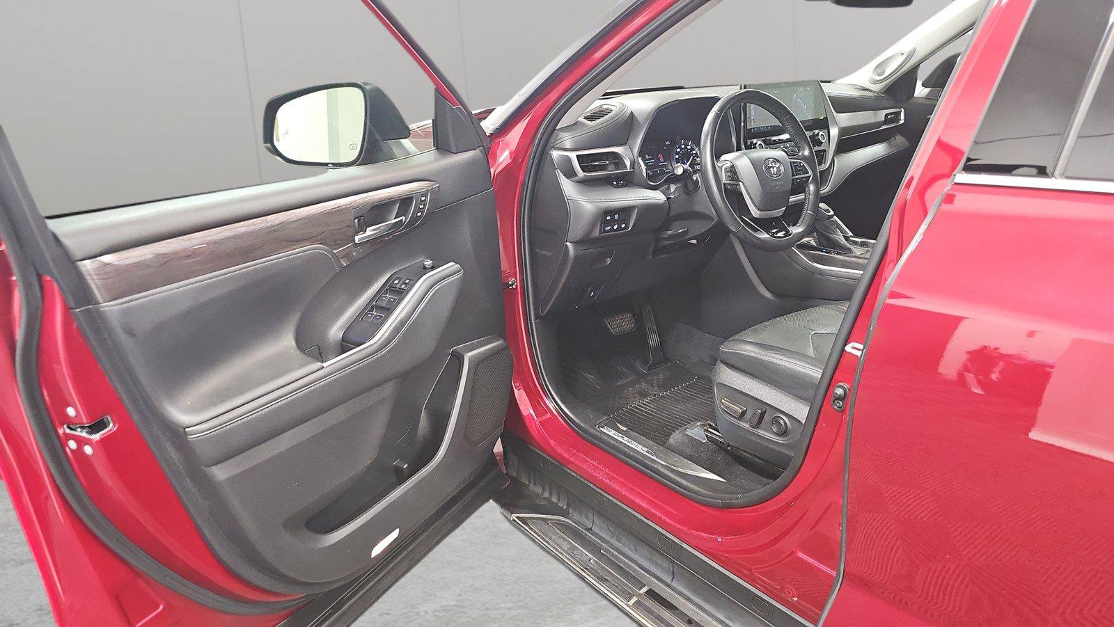 Used 2022 Toyota Highlander Platinum AWD/4WD image 23