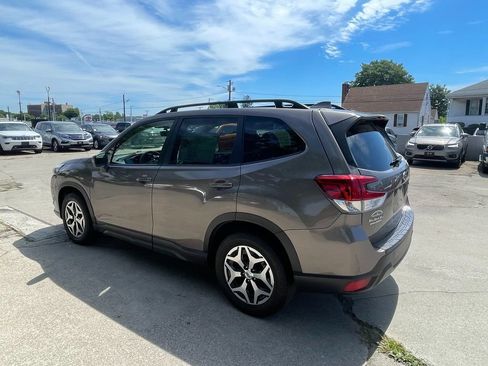 Used 2023 Subaru Forester Premium AWD/4WD image 5