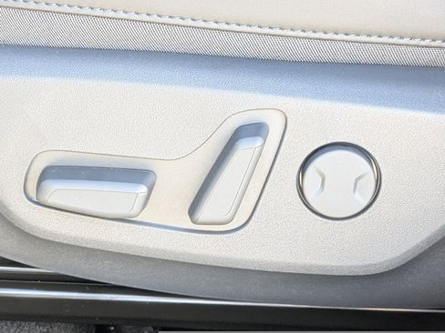 New 2025 Kia Niro SX image 23