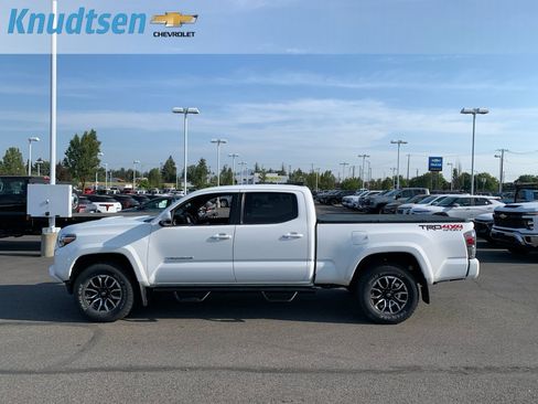 Used 2021 Toyota Tacoma TRD Sport w/ Technology Package AWD/4WD image 4