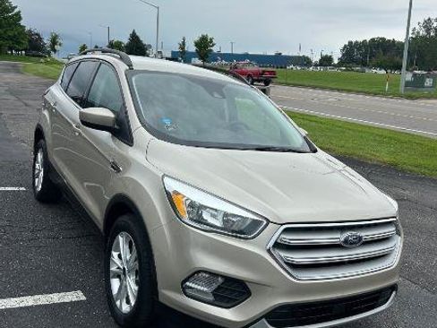 Used 2018 Ford Escape SE w/ Ford Safe & Smart Package AWD/4WD image 4