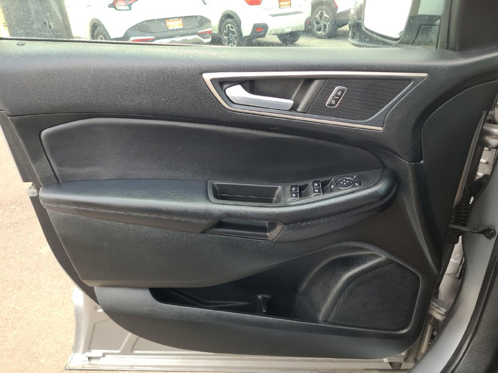 Used 2023 Ford Edge SEL AWD/4WD image 16