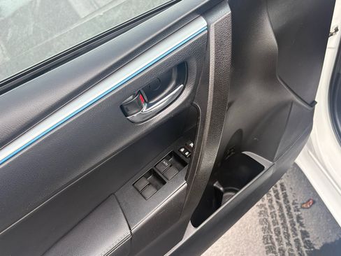 Used 2015 Toyota Corolla S Premium image 16