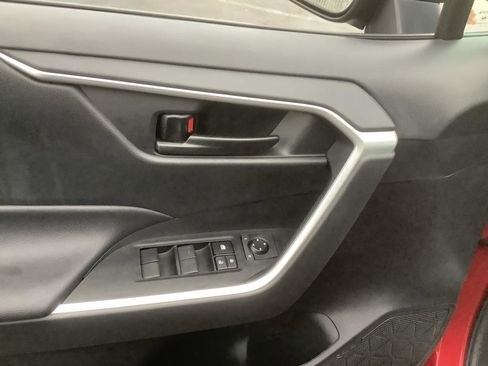 Used 2021 Toyota RAV4 LE image 12