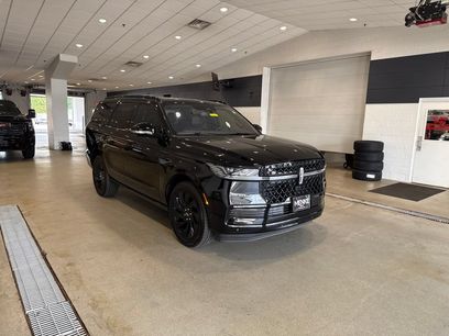 Used 2025 Lincoln Navigator Reserve w/ Jet Appearance Package