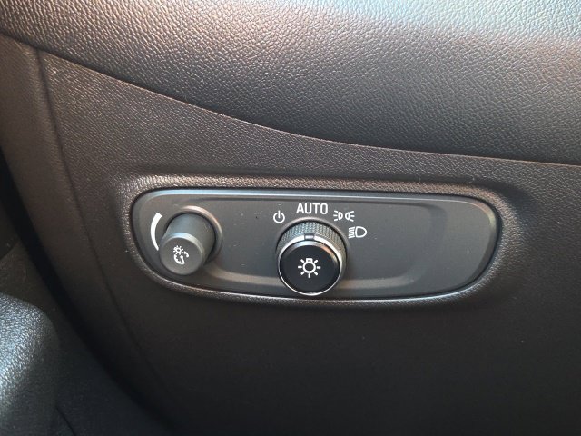 Used 2021 Chevrolet Equinox LS w/ LS Convenience Package FWD image 26