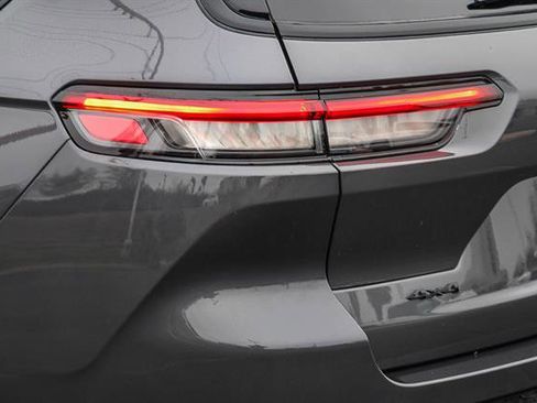 Used 2023 Jeep Grand Cherokee L Altitude image 11