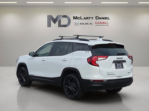 Used 2024 GMC Terrain SLE w/ Driver Convenience Package image 4