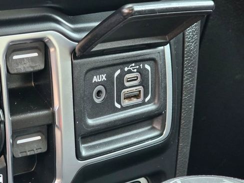 Used 2023 Jeep Wrangler Unlimited Rubicon AWD/4WD image 36