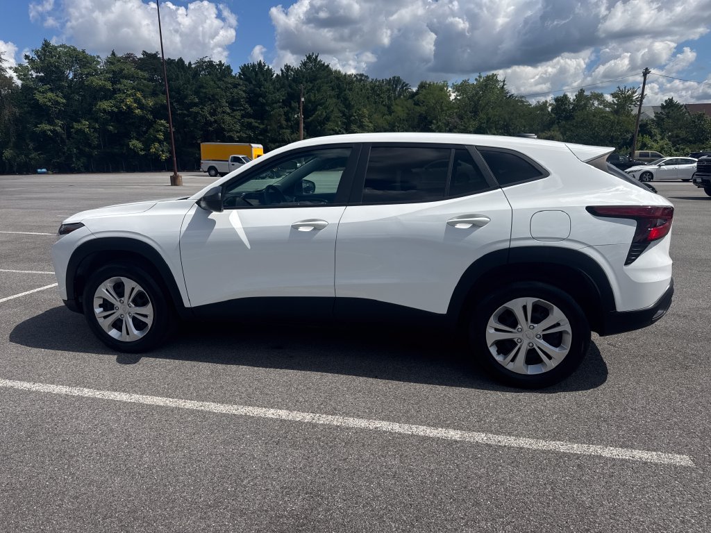 Used 2025 Chevrolet Trax LS FWD image 6