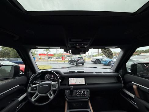 Used 2023 Land Rover Defender 110 X-Dynamic SE AWD/4WD image 21
