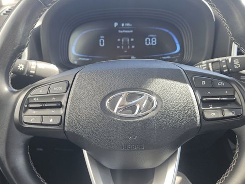 Used 2025 Hyundai Venue SEL FWD image 16