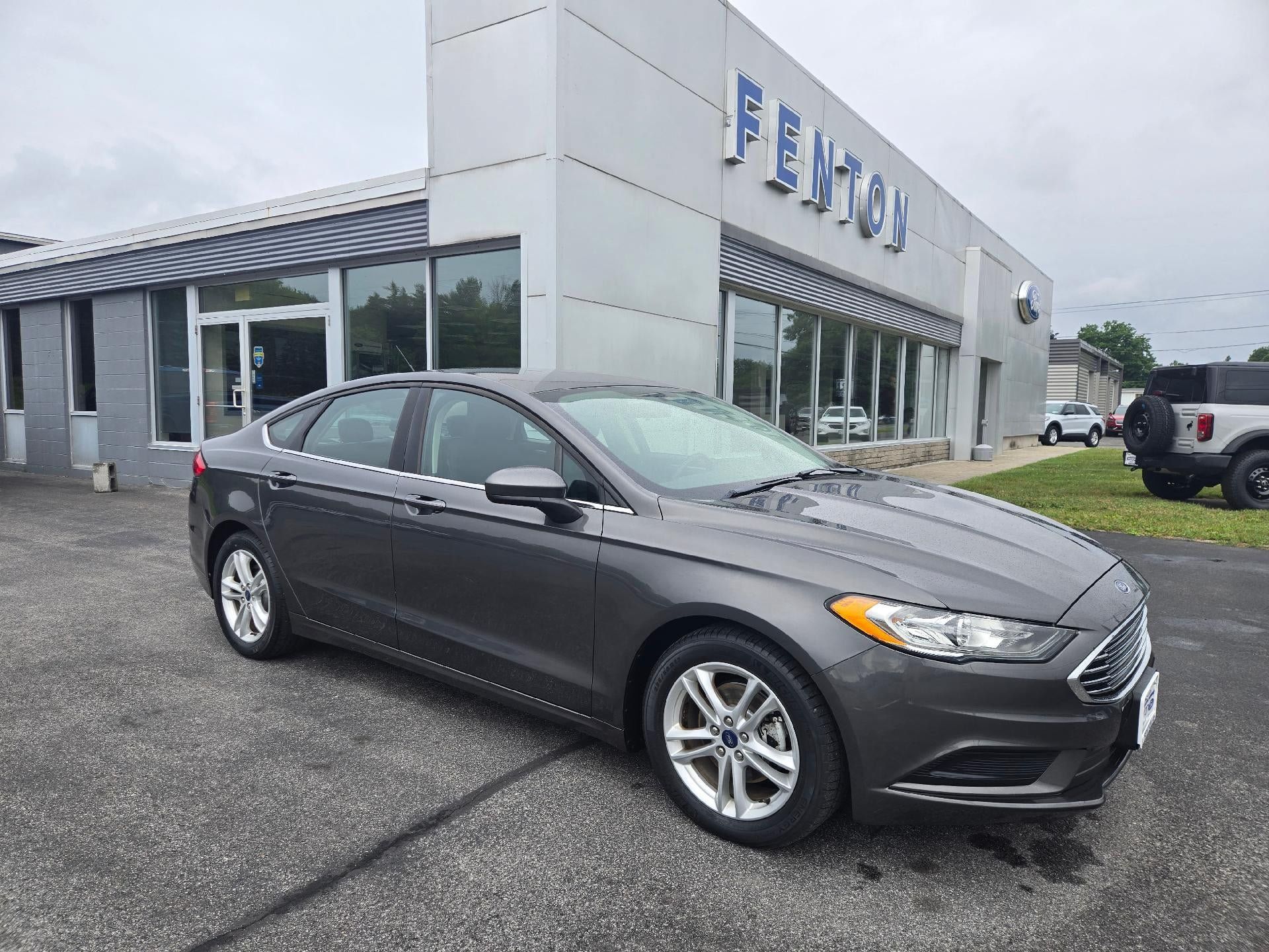 Used 2018 Ford Fusion SE FWD image 1