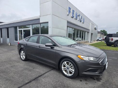 Used 2018 Ford Fusion SE FWD image 1
