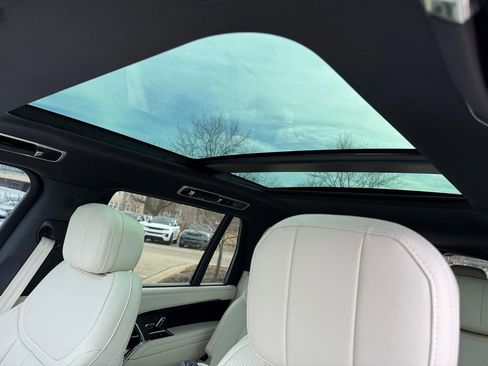 Used 2025 Land Rover Range Rover Long Wheelbase SE image 7