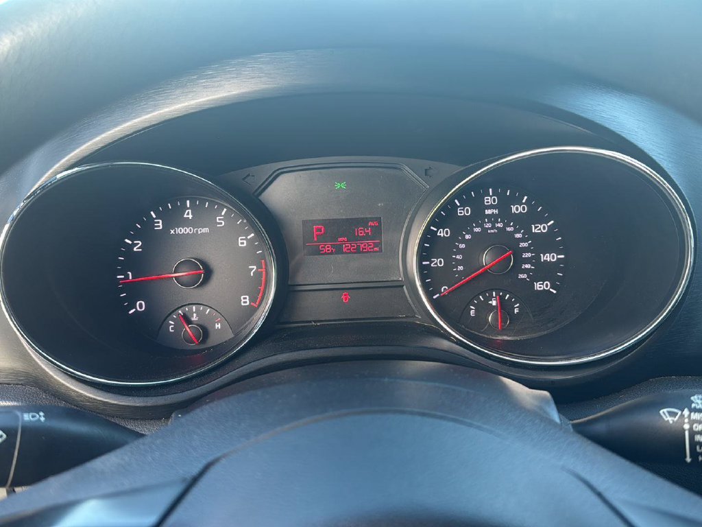 Used 2016 Kia Sedona LX FWD image 5